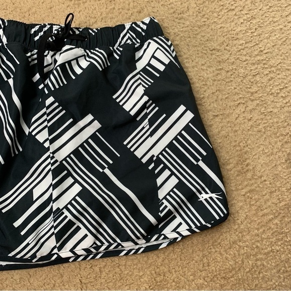 Slazenger golf black white print skort - Picture 3 of 8
